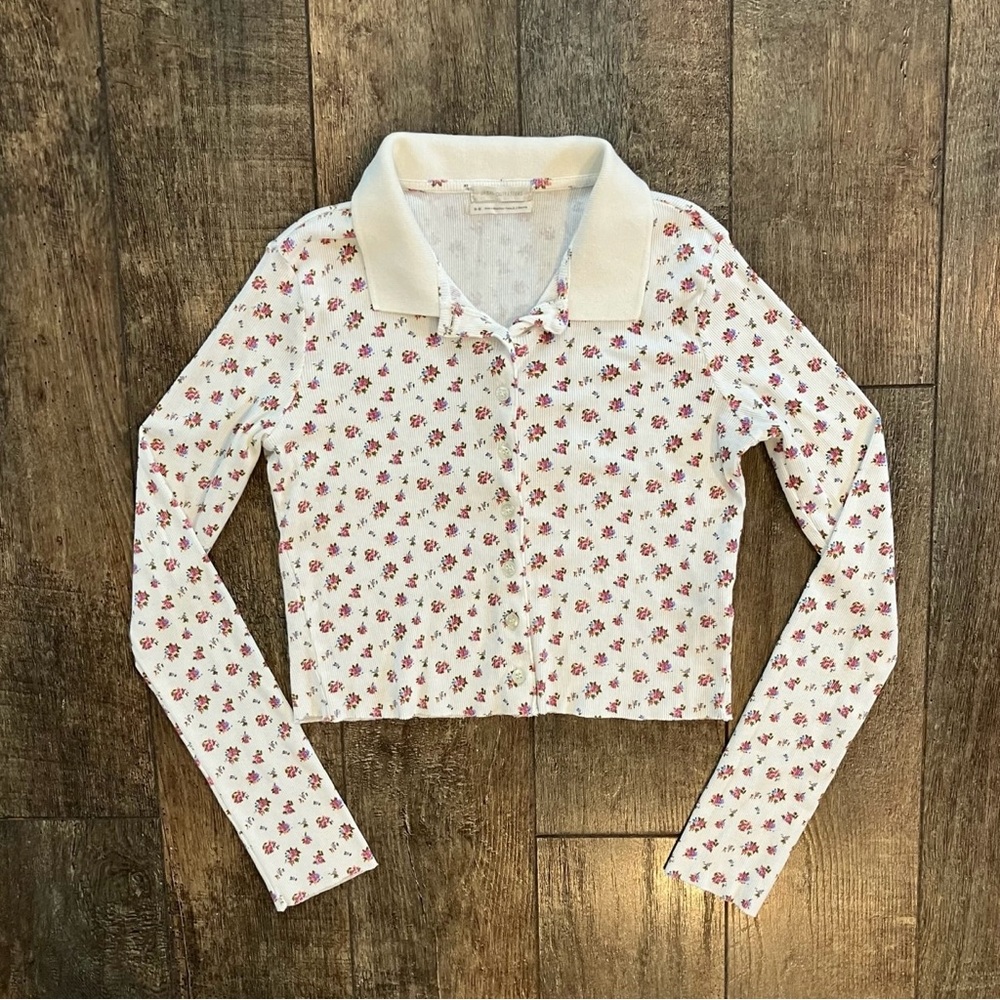 urban outfitters floral button-down cropped polo cardigan tee in white